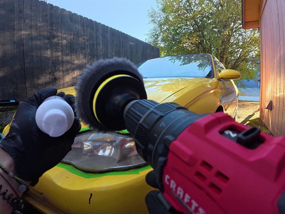 Polishing pad and compound ready for the headlight